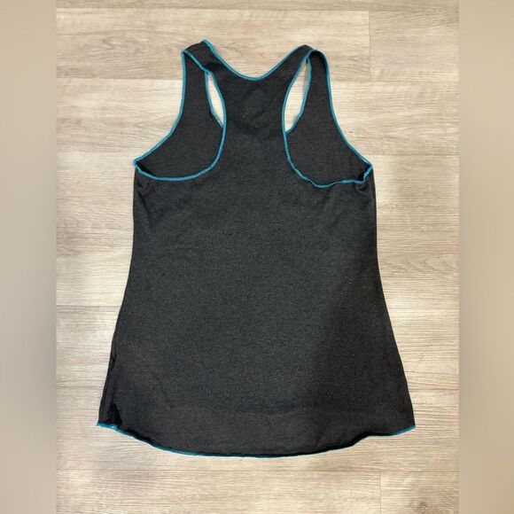 The North Face Women’s tank size medium, pit to pit is 16 length is 25 - Picture 2 of 3